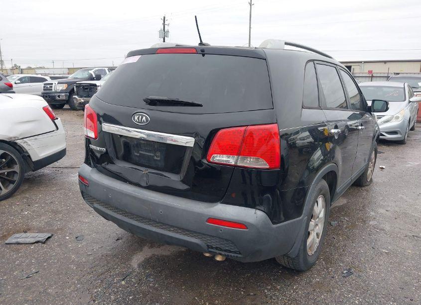 Photo 4 of 2013 Kia Sorento LX (VIN 5XYKT3A60DG309763)