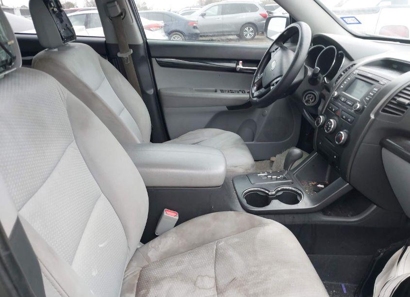 Photo 5 of 2013 Kia Sorento LX (VIN 5XYKT3A60DG309763)