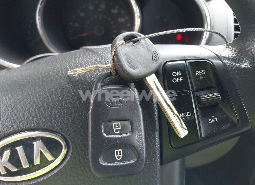 Photo 11 of 2013 Kia Sorento LX (VIN 5XYKT3A60DG338695)