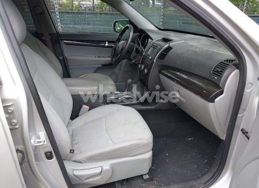Photo 5 of 2013 Kia Sorento LX (VIN 5XYKT3A60DG338695)