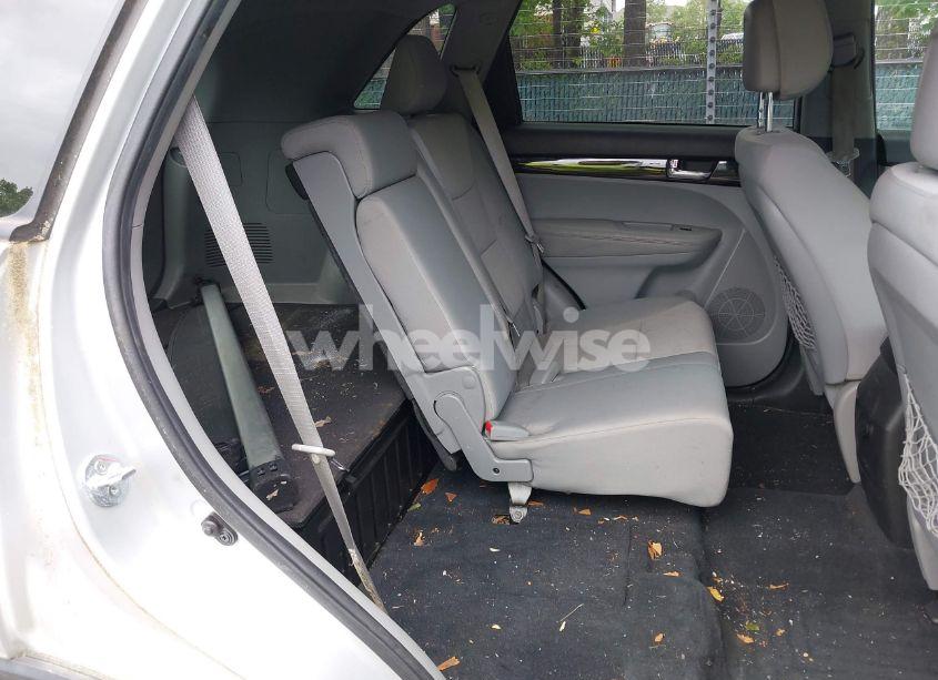 Photo 8 of 2013 Kia Sorento LX (VIN 5XYKT3A60DG338695)