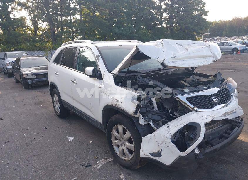 2013 Kia Sorento LX (VIN 5XYKT3A60DG354069) main photo