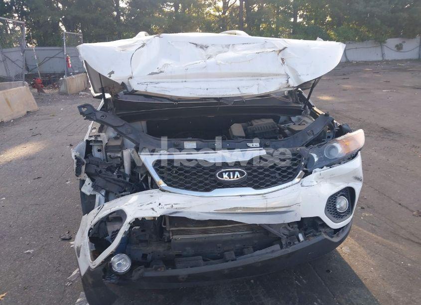 Photo 6 of 2013 Kia Sorento LX (VIN 5XYKT3A60DG354069)