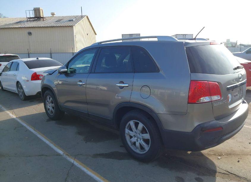 Photo 3 of 2013 Kia Sorento LX (VIN 5XYKT3A60DG363371)