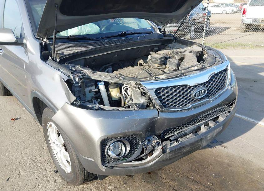 Photo 6 of 2013 Kia Sorento LX (VIN 5XYKT3A60DG363371)