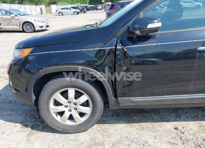 Photo 12 of 2013 Kia Sorento LX (VIN 5XYKT3A60DG406669)