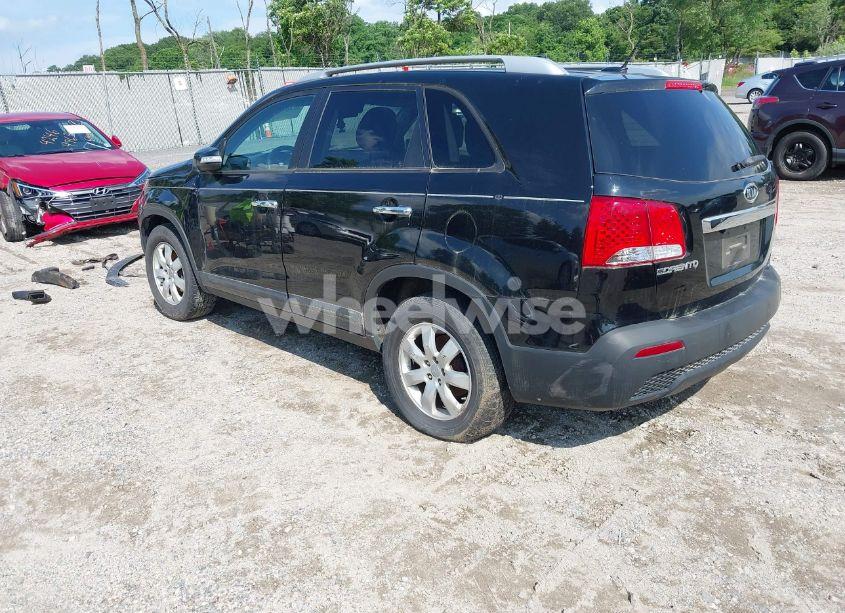 Photo 3 of 2013 Kia Sorento LX (VIN 5XYKT3A60DG406669)
