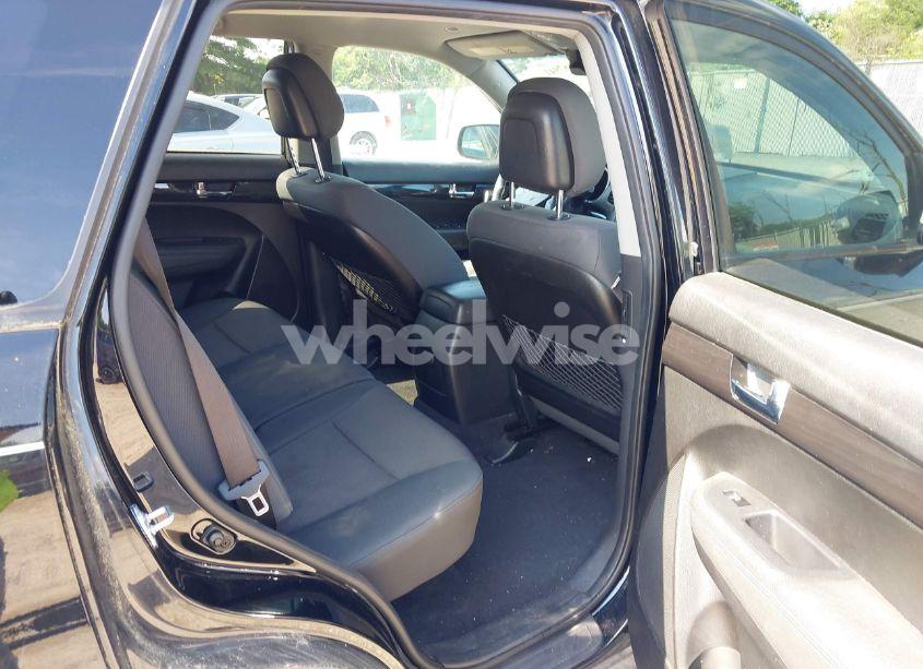 Photo 8 of 2013 Kia Sorento LX (VIN 5XYKT3A60DG406669)