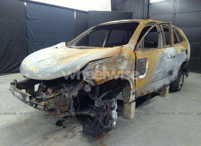 Photo 2 of 2013 Kia Sorento LX (VIN 5XYKT3A60DG406946)