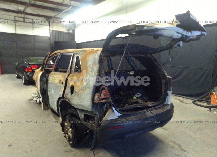 Photo 3 of 2013 Kia Sorento LX (VIN 5XYKT3A60DG406946)