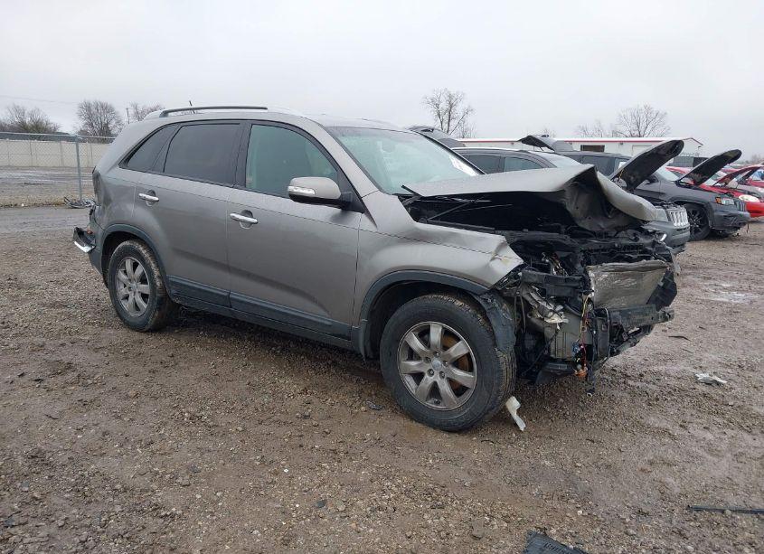 2013 Kia Sorento LX (VIN 5XYKT3A60DG423018) main photo