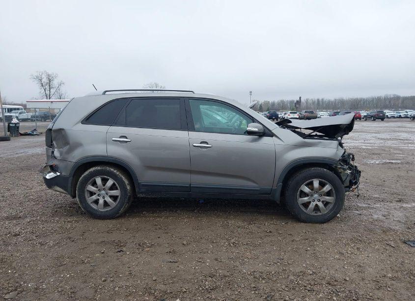 Photo 13 of 2013 Kia Sorento LX (VIN 5XYKT3A60DG423018)