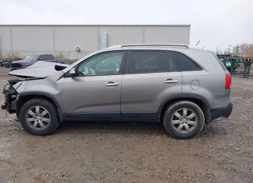 Photo 14 of 2013 Kia Sorento LX (VIN 5XYKT3A60DG423018)