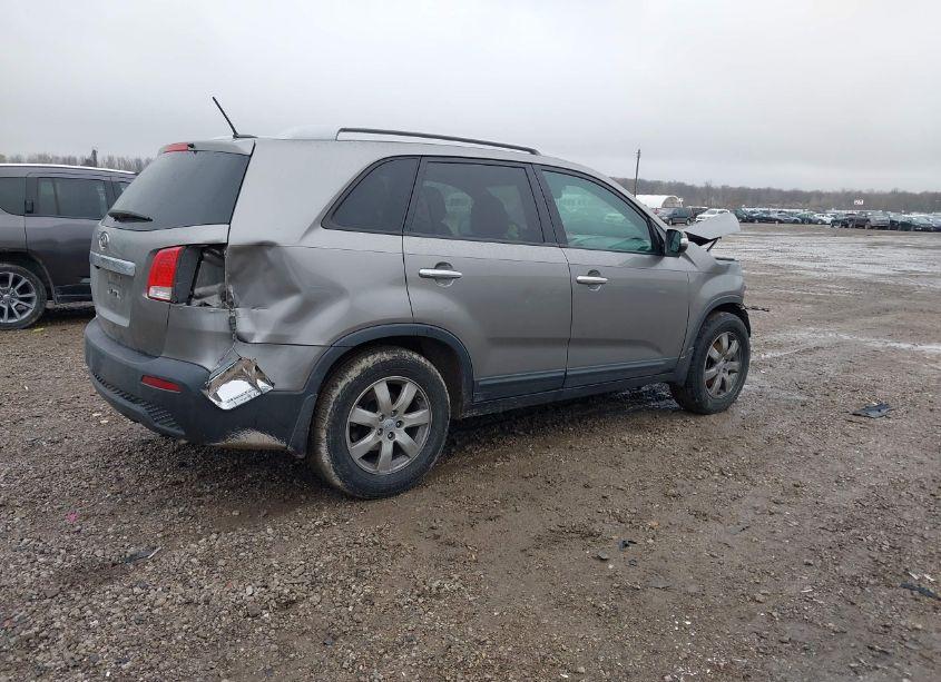 Photo 4 of 2013 Kia Sorento LX (VIN 5XYKT3A60DG423018)