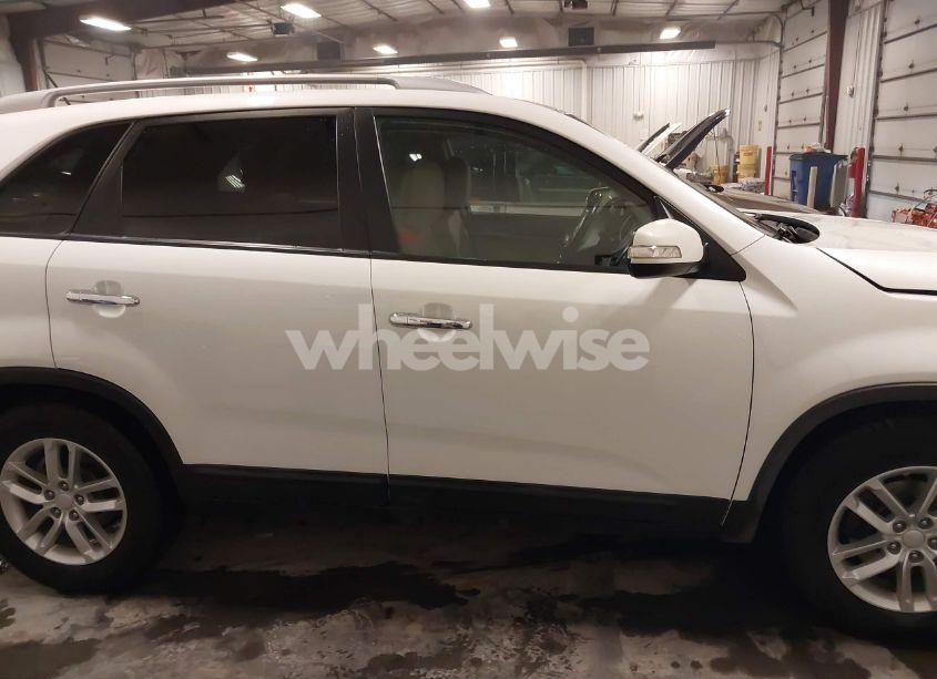 Photo 14 of 2014 Kia Sorento LX (VIN 5XYKT3A60EG449927)