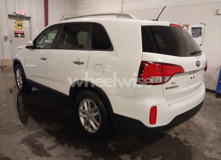 Photo 3 of 2014 Kia Sorento LX (VIN 5XYKT3A60EG449927)