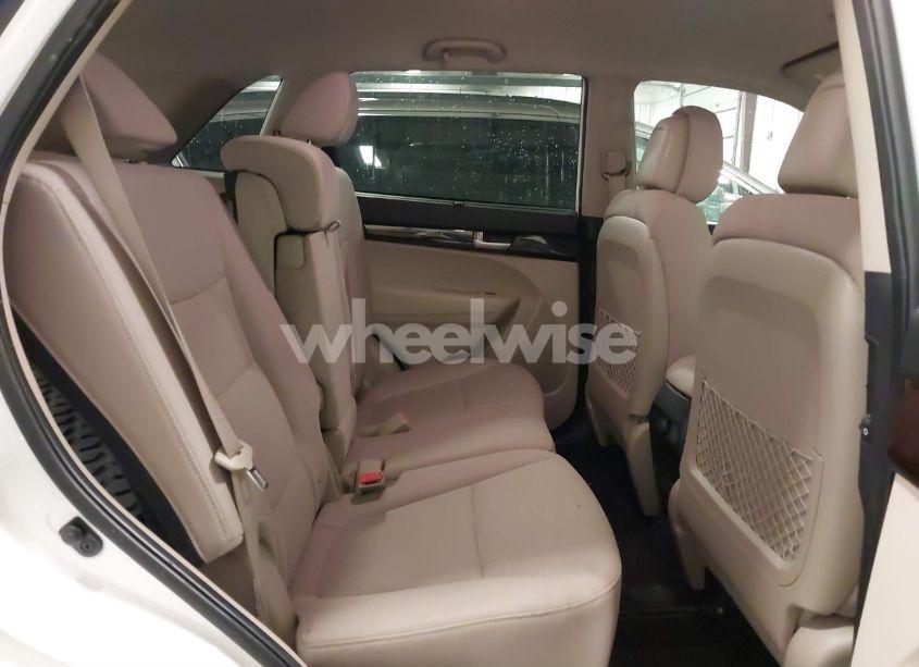 Photo 8 of 2014 Kia Sorento LX (VIN 5XYKT3A60EG449927)