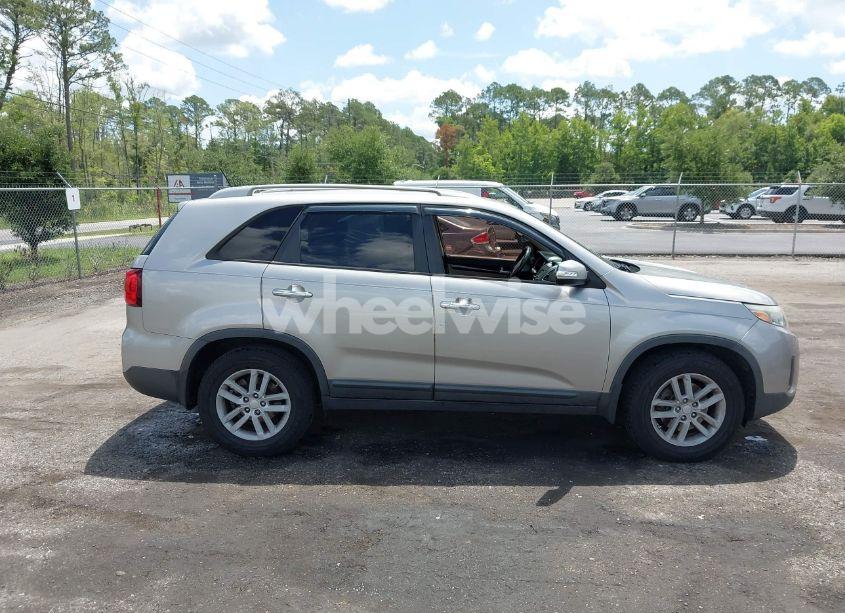 Photo 13 of 2014 Kia Sorento LX (VIN 5XYKT3A60EG478120)