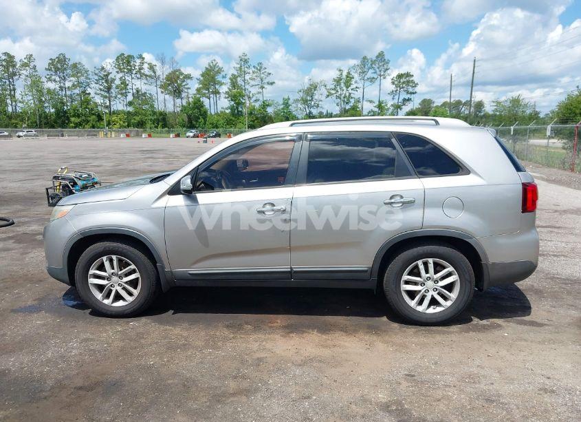 Photo 14 of 2014 Kia Sorento LX (VIN 5XYKT3A60EG478120)