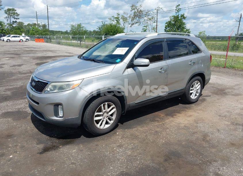 Photo 2 of 2014 Kia Sorento LX (VIN 5XYKT3A60EG478120)