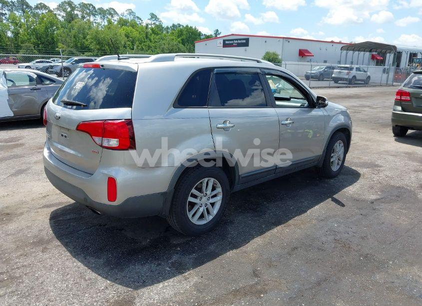 Photo 4 of 2014 Kia Sorento LX (VIN 5XYKT3A60EG478120)