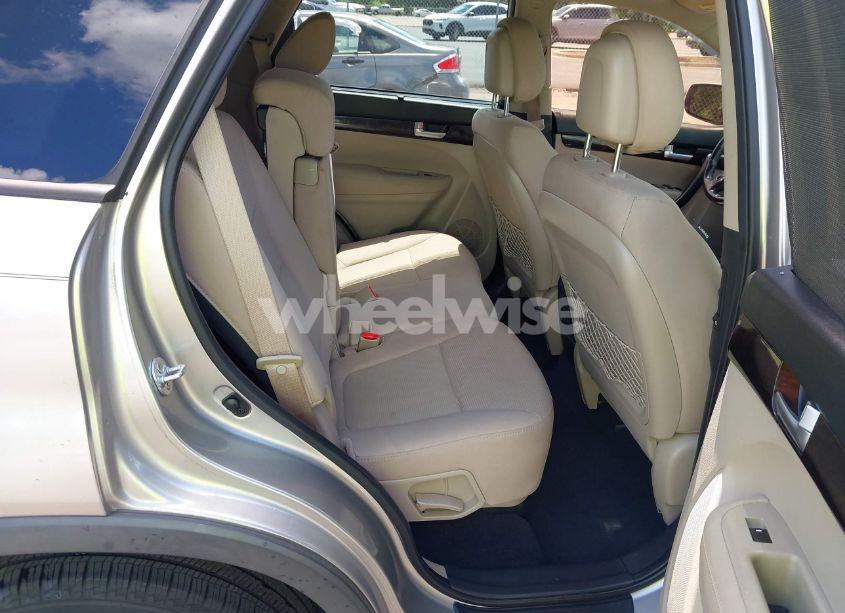 Photo 8 of 2014 Kia Sorento LX (VIN 5XYKT3A60EG478120)