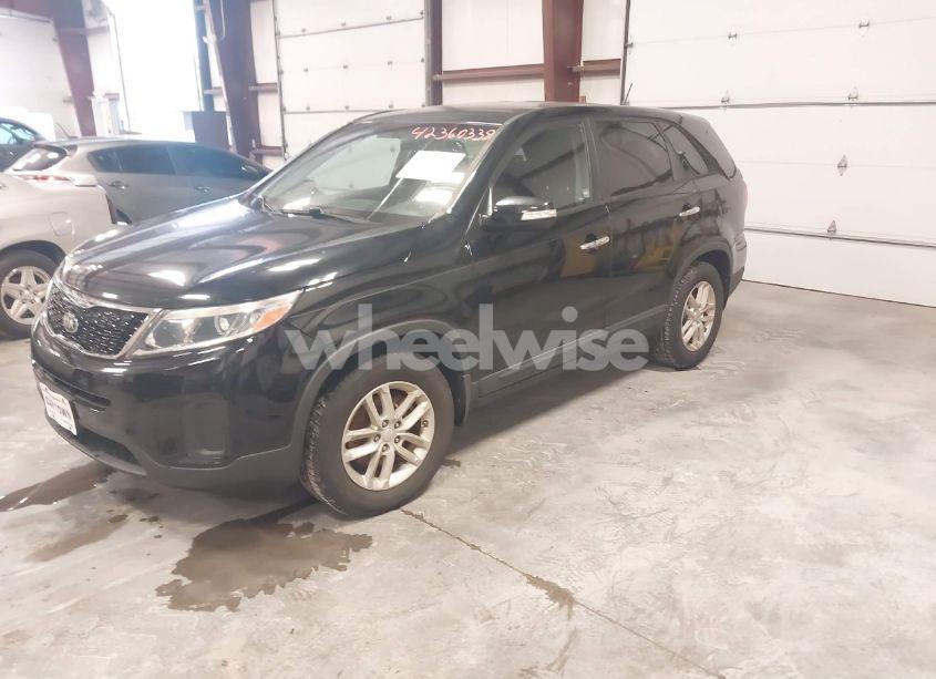 Photo 2 of 2014 Kia Sorento LX (VIN 5XYKT3A60EG479896)