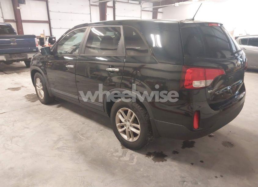 Photo 3 of 2014 Kia Sorento LX (VIN 5XYKT3A60EG479896)