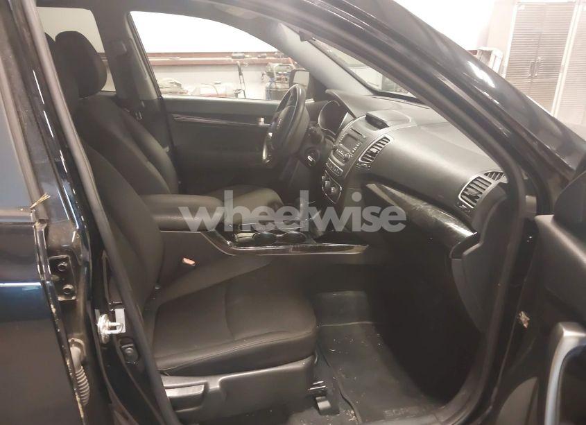 Photo 5 of 2014 Kia Sorento LX (VIN 5XYKT3A60EG479896)