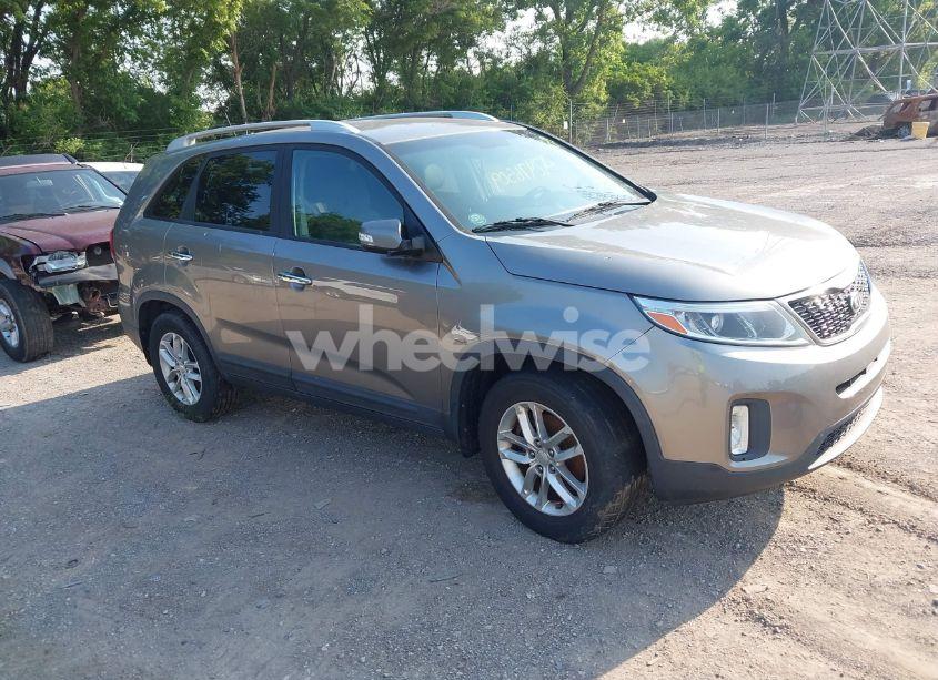 2014 Kia Sorento LX (VIN 5XYKT3A60EG508782) main photo