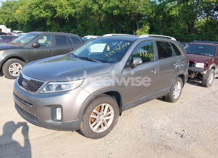 Photo 2 of 2014 Kia Sorento LX (VIN 5XYKT3A60EG508782)
