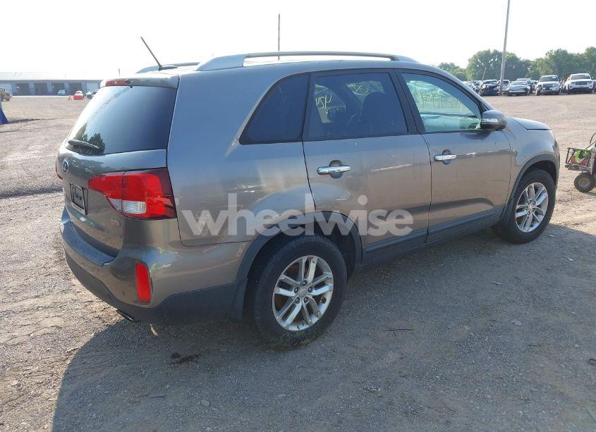 Photo 4 of 2014 Kia Sorento LX (VIN 5XYKT3A60EG508782)