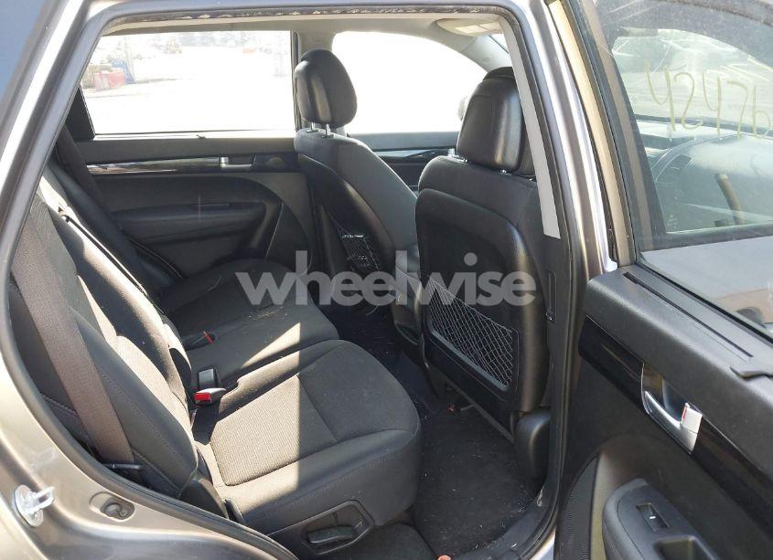 Photo 8 of 2014 Kia Sorento LX (VIN 5XYKT3A60EG508782)