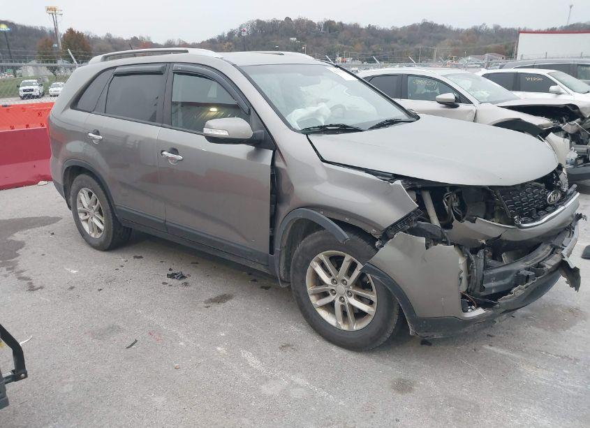 2014 Kia Sorento LX (VIN 5XYKT3A60EG524612) main photo