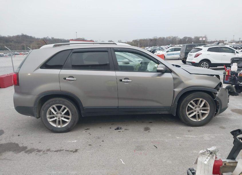 Photo 13 of 2014 Kia Sorento LX (VIN 5XYKT3A60EG524612)