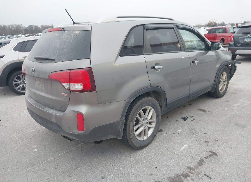 Photo 4 of 2014 Kia Sorento LX (VIN 5XYKT3A60EG524612)