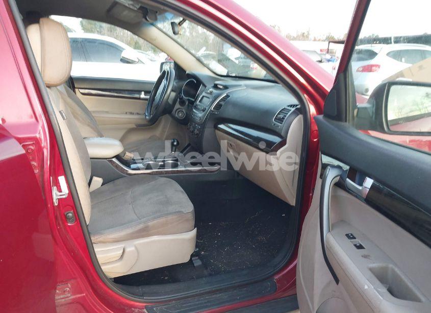 Photo 5 of 2014 Kia Sorento LX (VIN 5XYKT3A60EG536727)