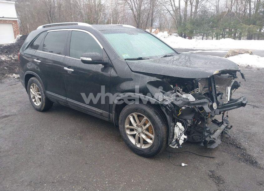 2015 Kia Sorento LX (VIN 5XYKT3A60FG556090) main photo