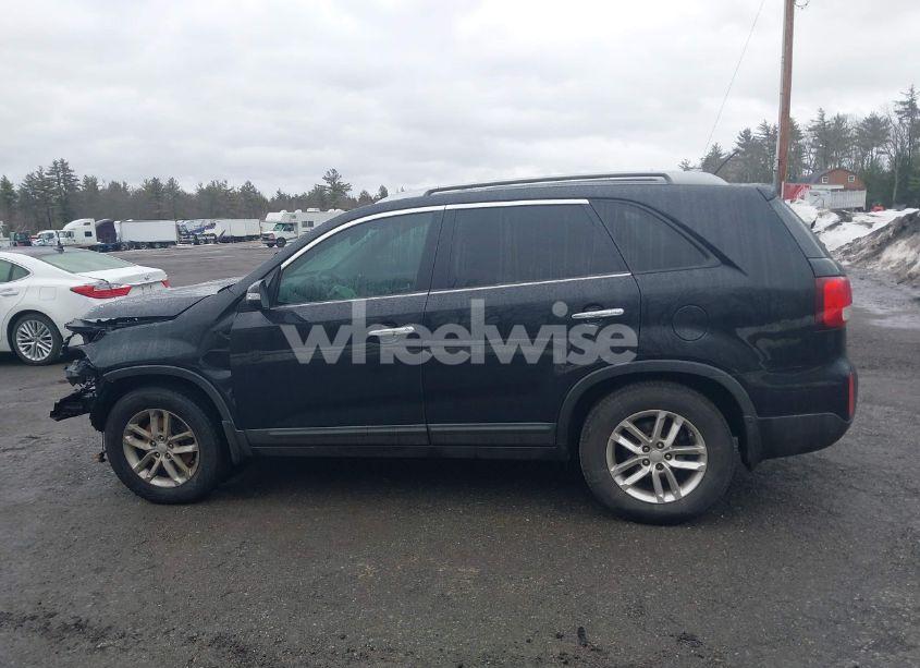 Photo 14 of 2015 Kia Sorento LX (VIN 5XYKT3A60FG556090)