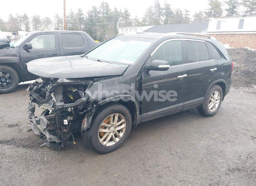 Photo 2 of 2015 Kia Sorento LX (VIN 5XYKT3A60FG556090)