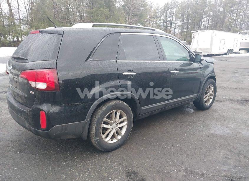 Photo 4 of 2015 Kia Sorento LX (VIN 5XYKT3A60FG556090)