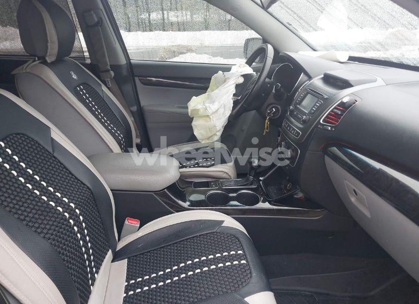 Photo 5 of 2015 Kia Sorento LX (VIN 5XYKT3A60FG556090)