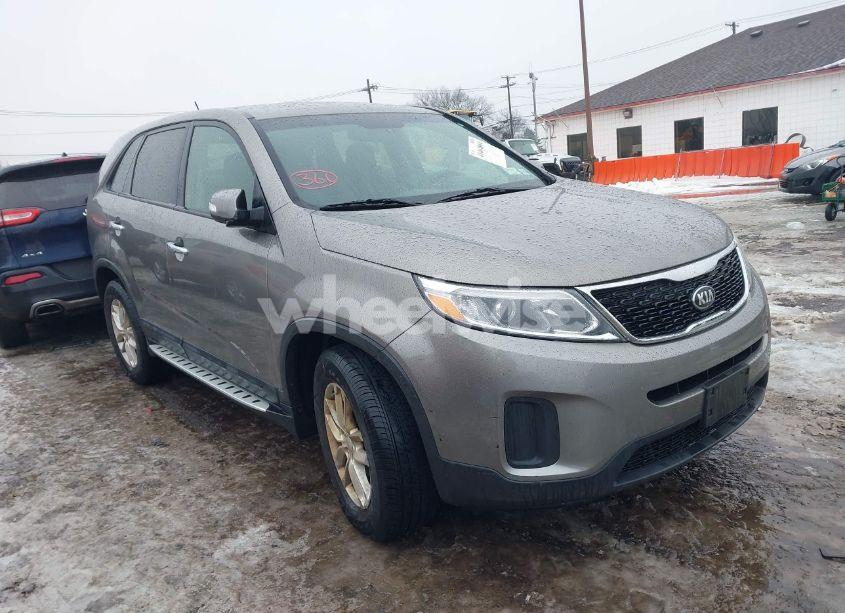 2015 Kia Sorento LX (VIN 5XYKT3A60FG579188) main photo