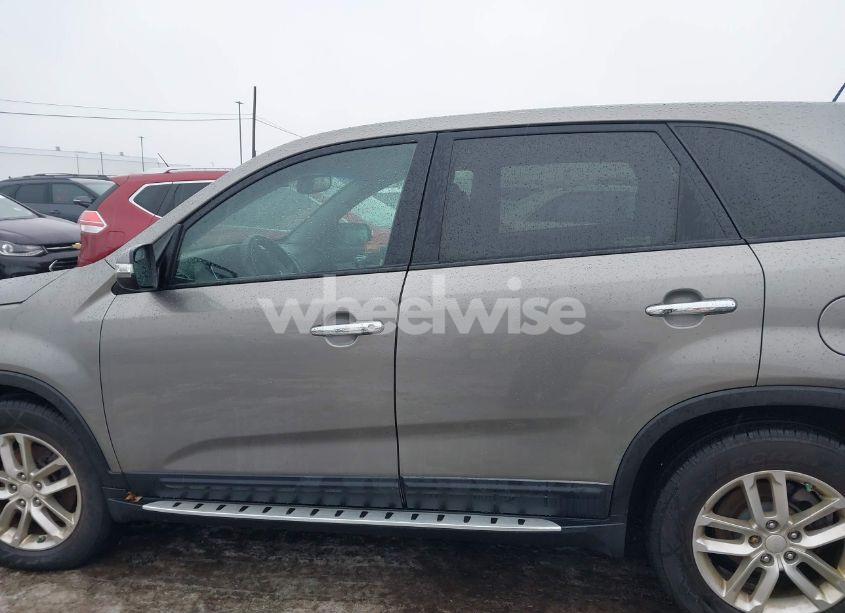 Photo 14 of 2015 Kia Sorento LX (VIN 5XYKT3A60FG579188)