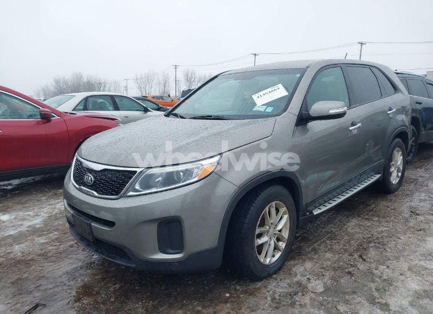 Photo 2 of 2015 Kia Sorento LX (VIN 5XYKT3A60FG579188)