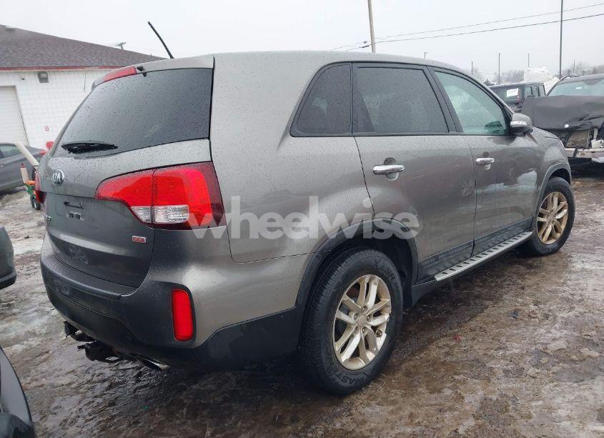 Photo 4 of 2015 Kia Sorento LX (VIN 5XYKT3A60FG579188)