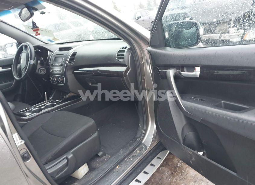 Photo 5 of 2015 Kia Sorento LX (VIN 5XYKT3A60FG579188)