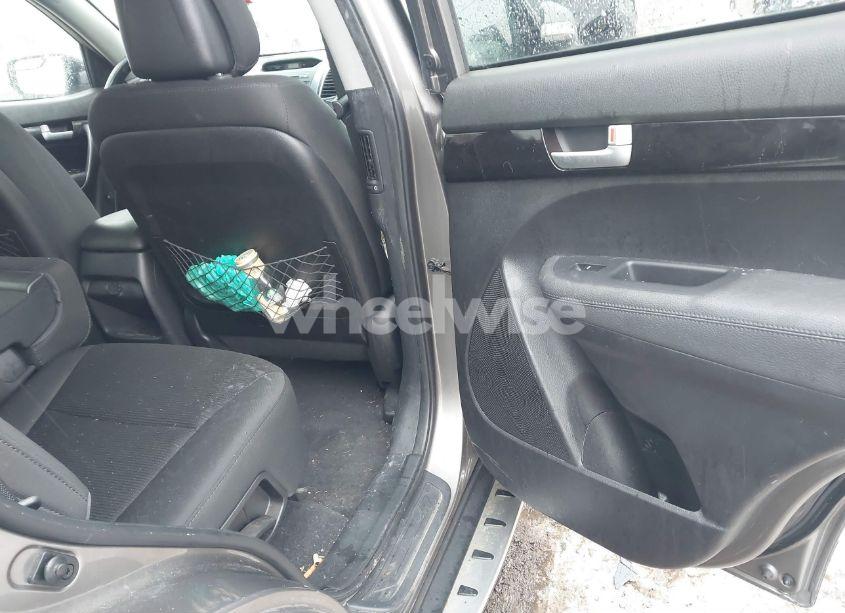 Photo 8 of 2015 Kia Sorento LX (VIN 5XYKT3A60FG579188)