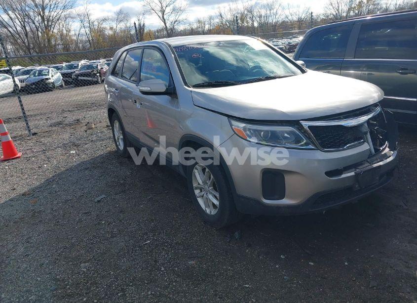 2015 Kia Sorento LX (VIN 5XYKT3A60FG583922) main photo
