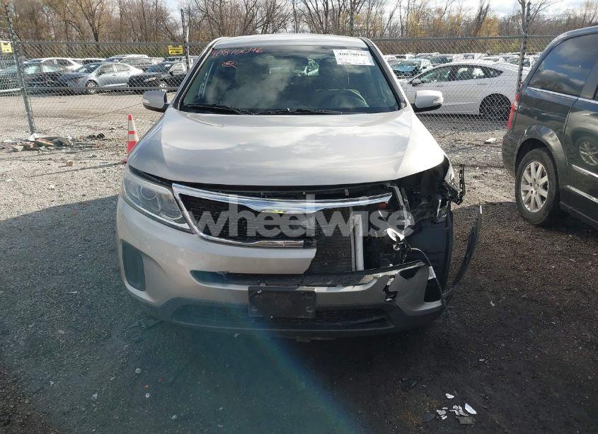 Photo 12 of 2015 Kia Sorento LX (VIN 5XYKT3A60FG583922)